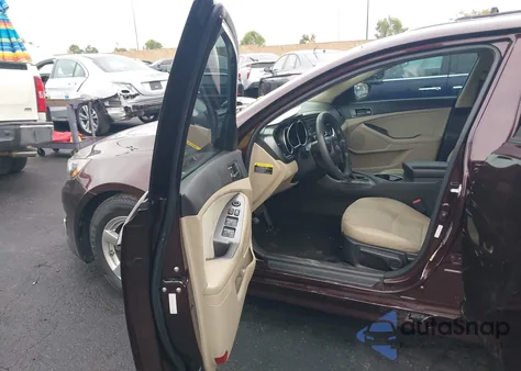 2015 Kia Optima Lx z USA, uszkodzony, nr VIN 5XXGM4A76FG466125